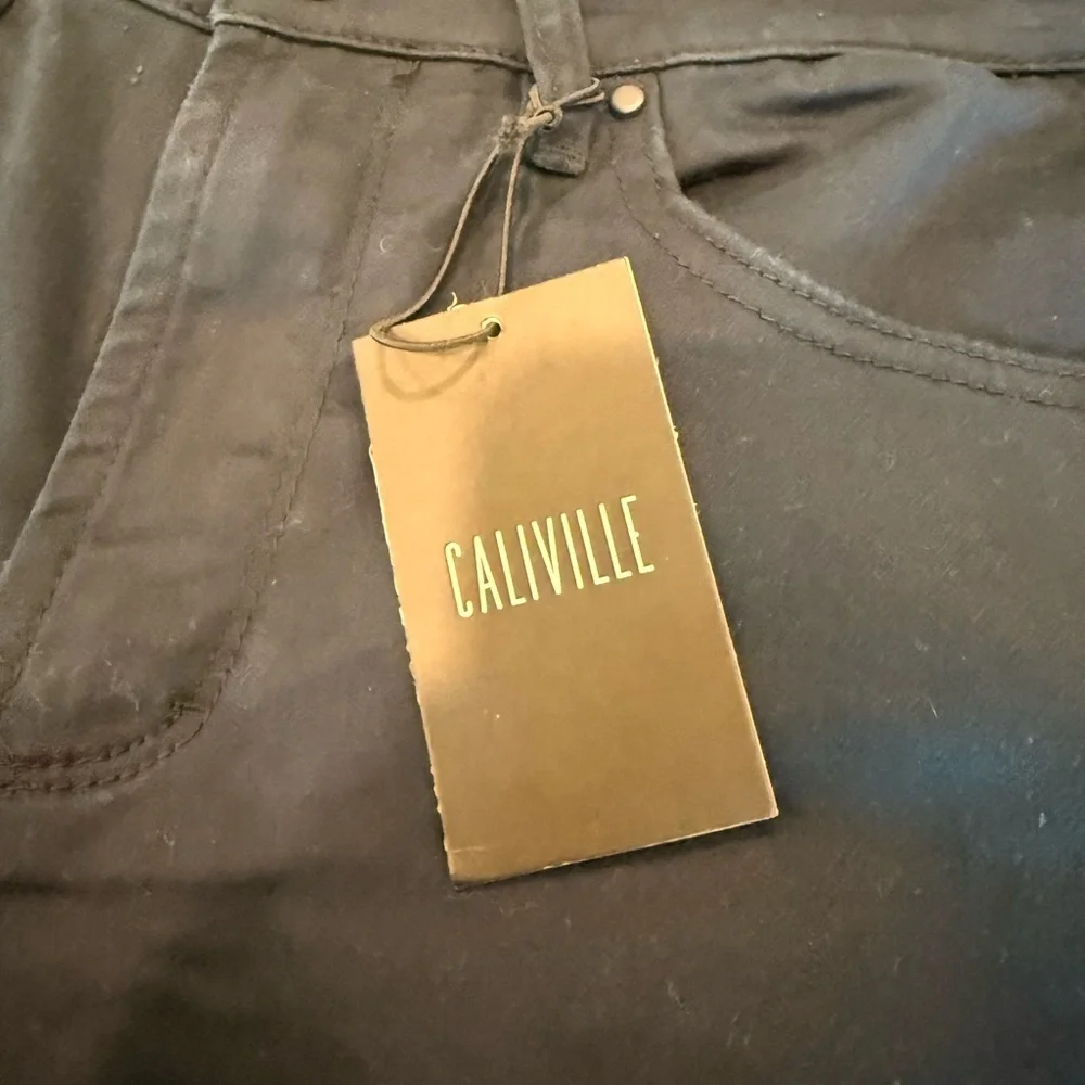 Caliville men’s  Dark Navy Jean Shorts - Classic Casual Fit size med